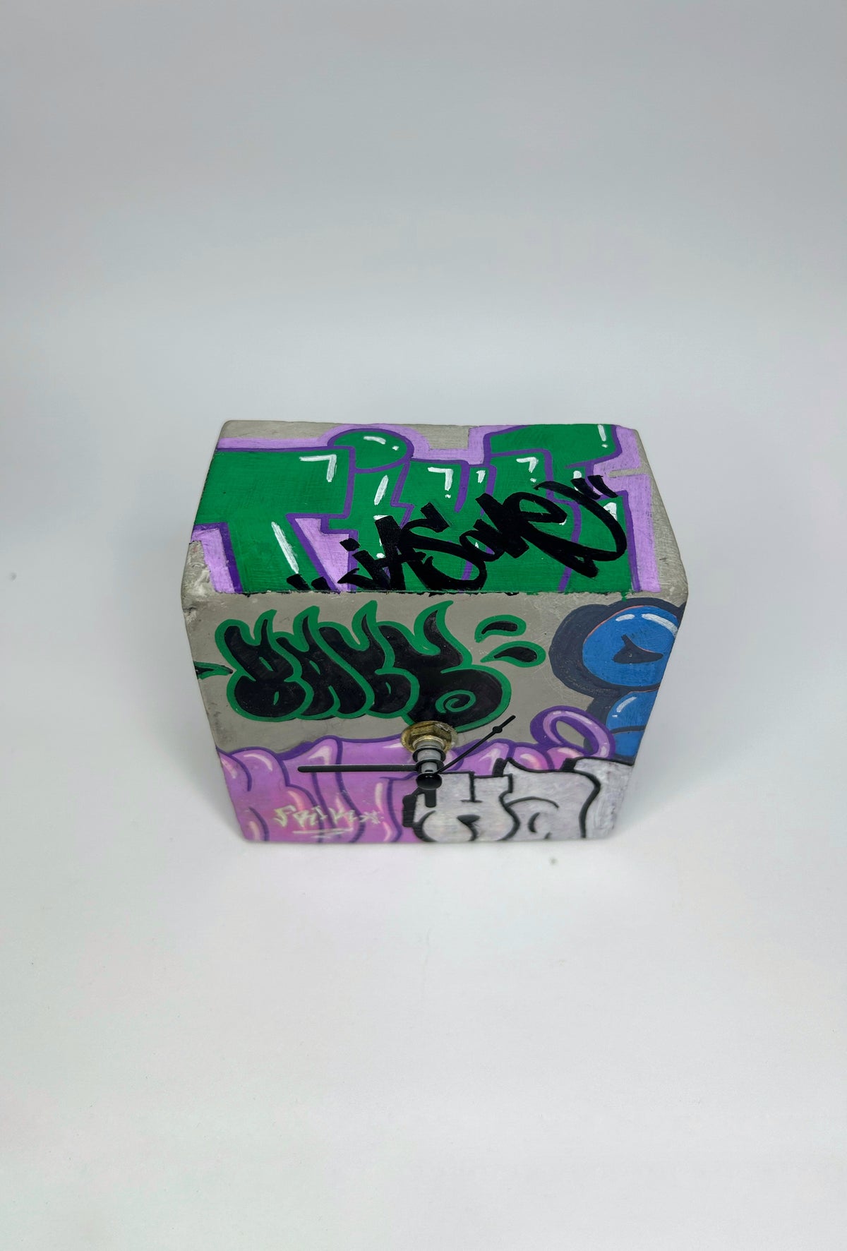 Graffiti Clock - 1/2