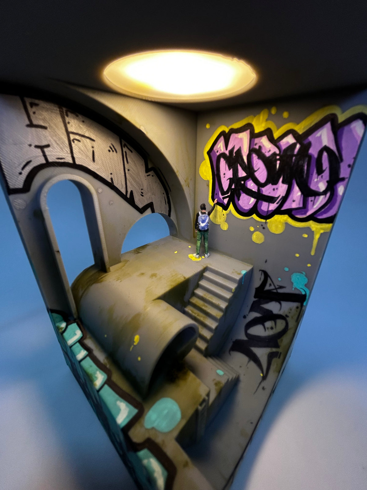Vandalized Lamp 2/3