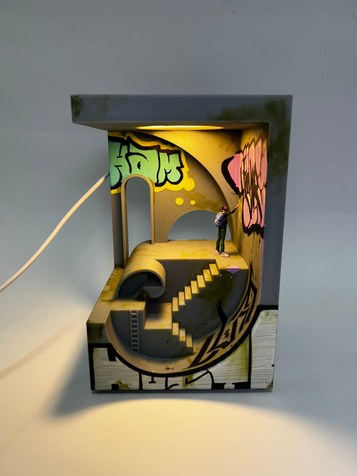 Vandalized Lamp 3/3