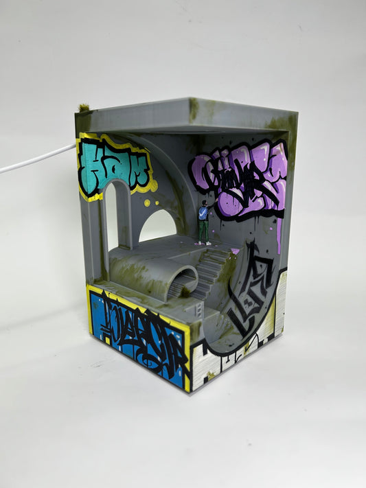Vandalized Lamp 3/3