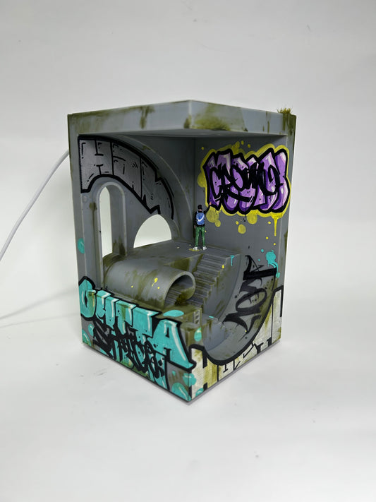 Vandalized Lamp 2/3