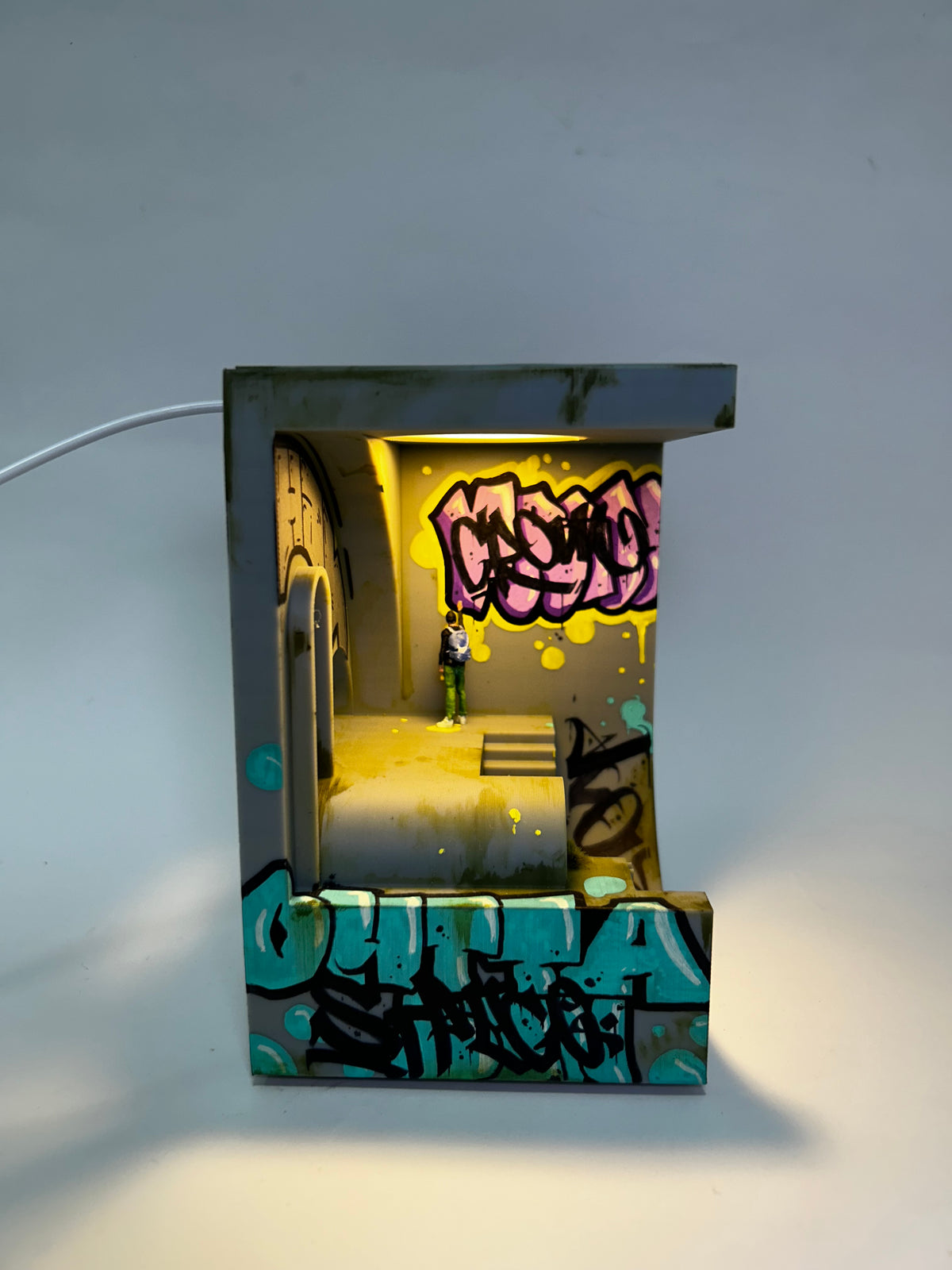 Vandalized Lamp 2/3